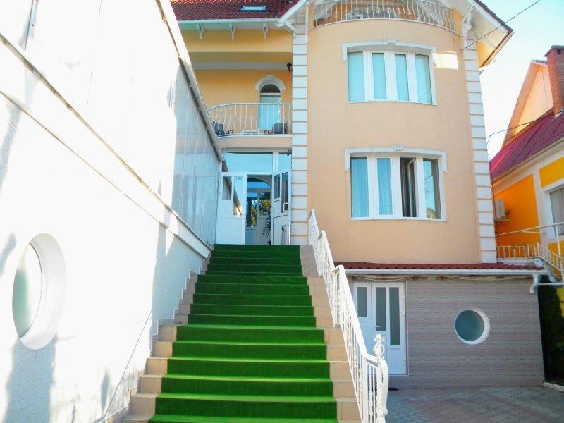 Gloria Mini-Hotel Chisinau Exterior photo